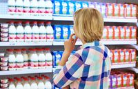 Branża alarmuje: na sklepowych półkach może zabraknąć mleka!