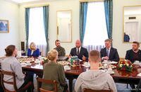 Spotkanie ministra Jacka Siewiery z bojownikami pułku "Azow"